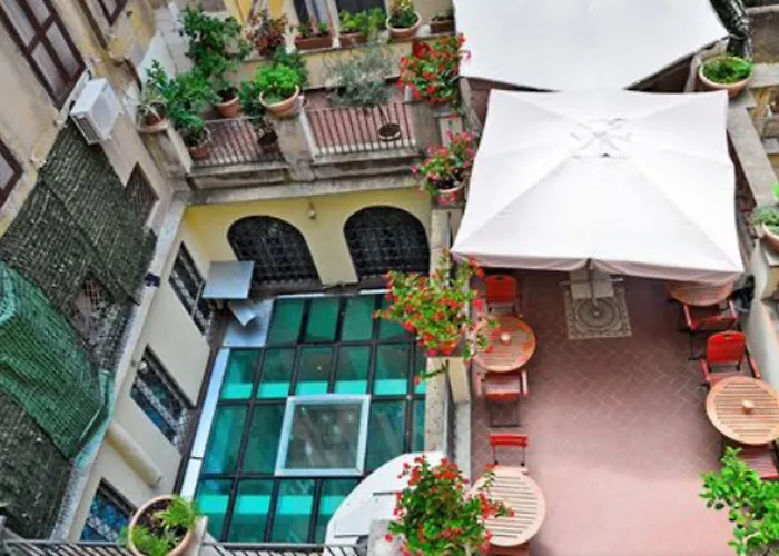 Le Clarisse Pantheon Hotel