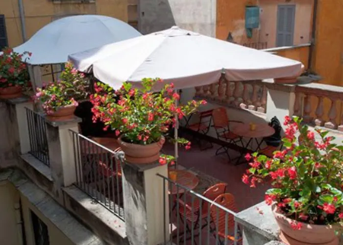 Le Clarisse Pantheon 3*