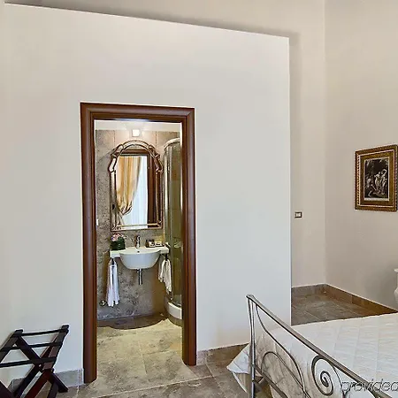 Le Clarisse Pantheon