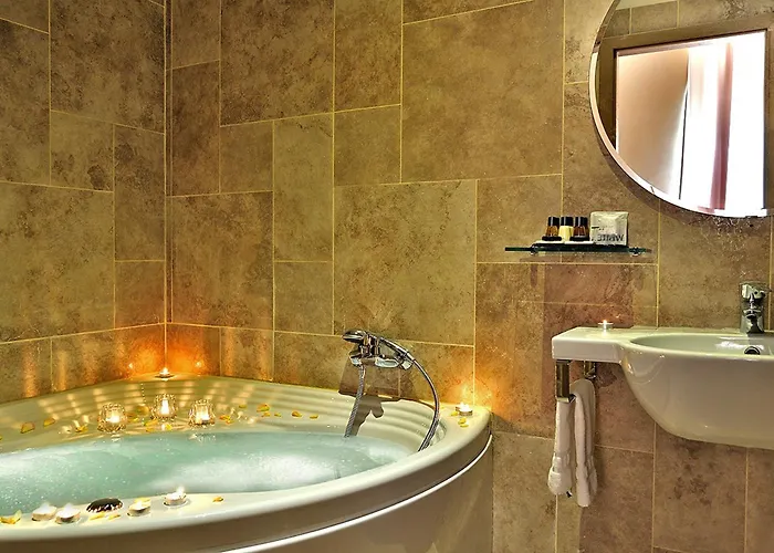 Le Clarisse Pantheon 3*