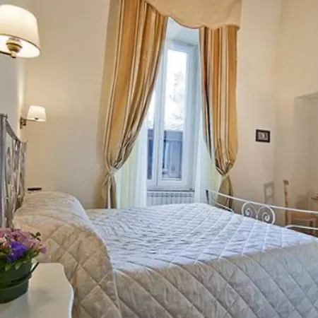 Le Clarisse Al Pantheon Hotel